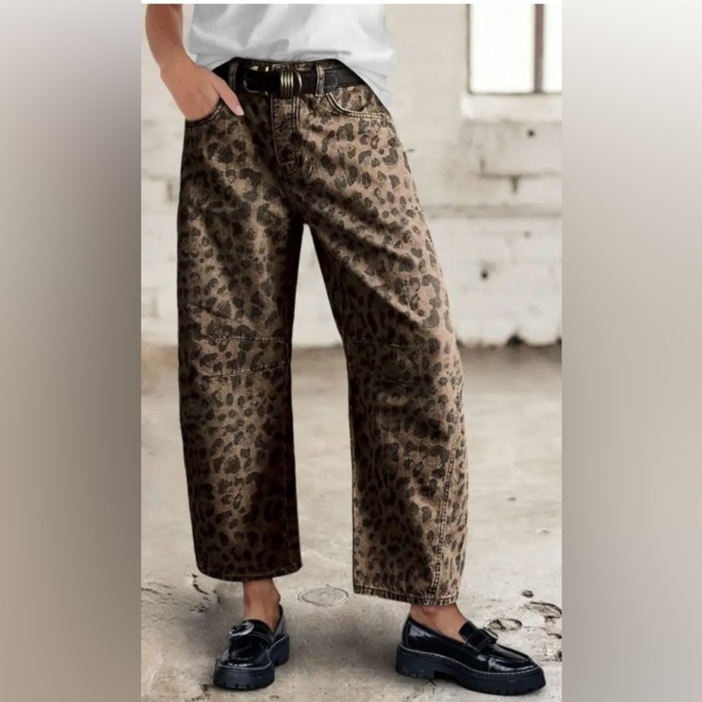 Flamingals Leopard Stitch Detail Mid Rise Barrel Leg Crop Jeans